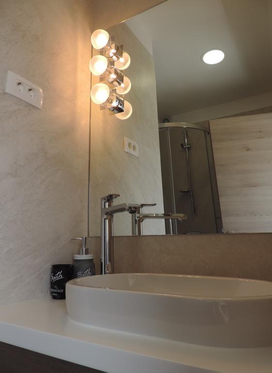 Apartment Place 2 Stay Хвар Екстер'єр фото