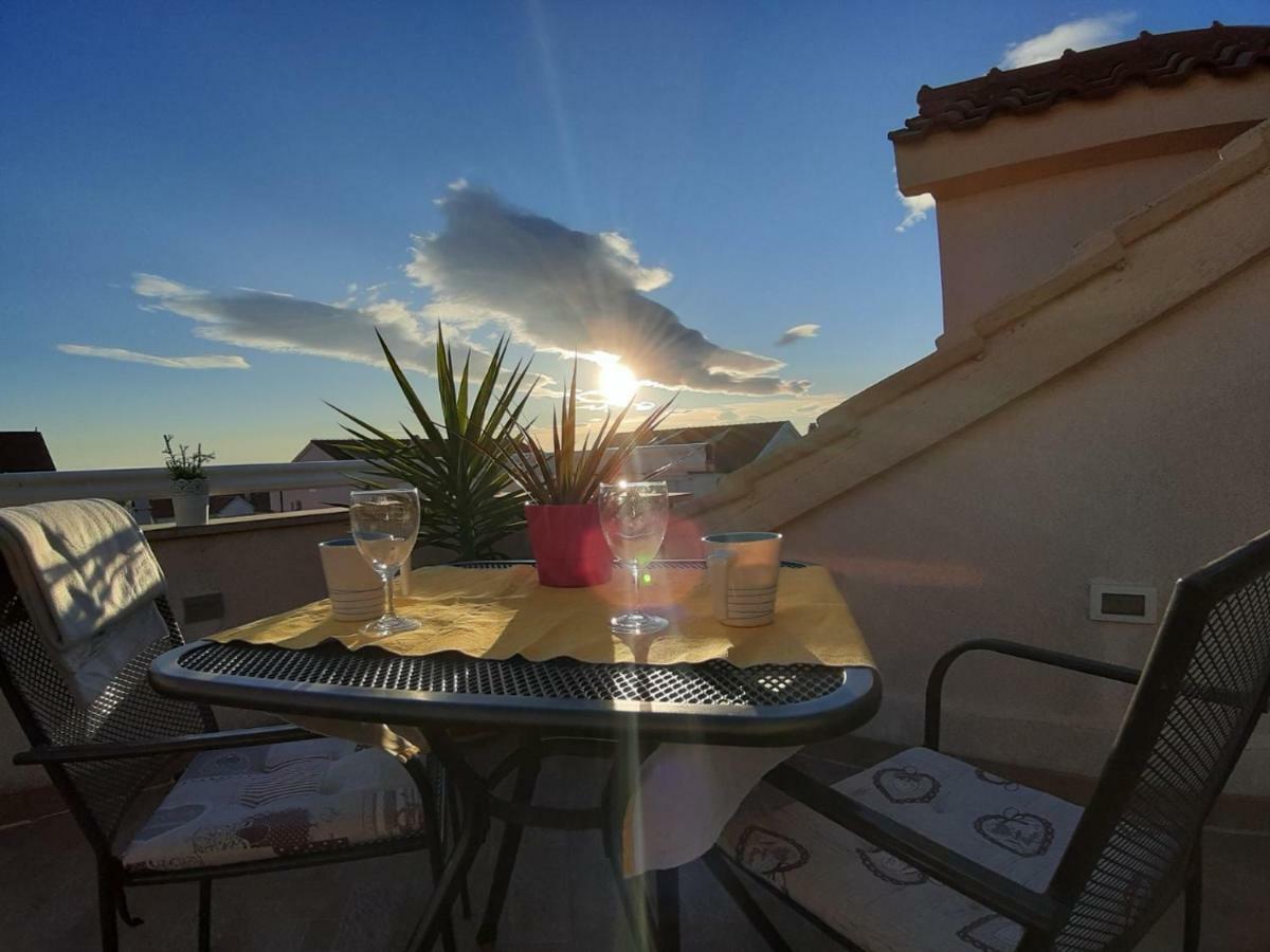 Apartment Place 2 Stay Хвар Екстер'єр фото