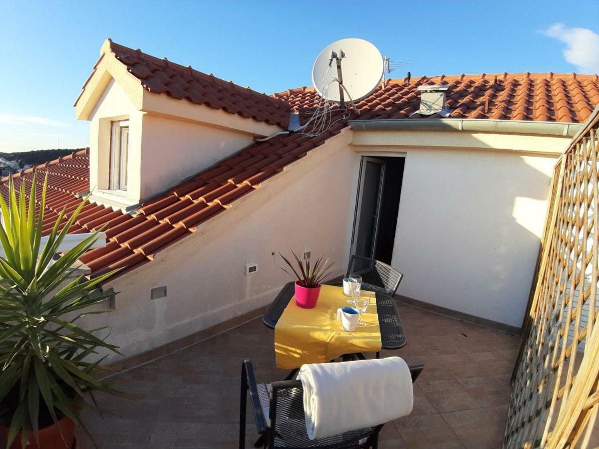 Apartment Place 2 Stay Хвар Екстер'єр фото